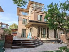 罕见超大双拼,边套临河聚财!500平超大花园,300W豪装带水暖,全屋新风系统!送地下室,带私家双车位!