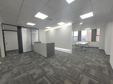 大连路!现房645平正对电梯!双面采光!超高得房率!精装全配