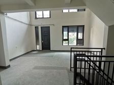 近地铁 上坤临河联排别墅,带8米挑高客厅,双车位,视野无遮挡