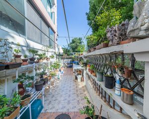 一楼带50平花园,3房2卫精装修,已买诚售,看房方便到价签字