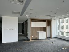 小面积双面采光,精装修,可配家具,东三环沿线,随时看房