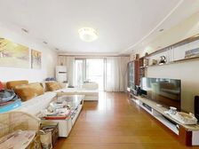 金河正气带入户花园2+1房,精装保养好,带稳定租约