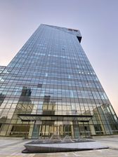 2号线荟聚旁328平 大落地窗两年免租4到5个月 云马创新