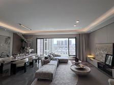 西南三环 精装修准现房 城芯位置 面宽18米9 户户三面采光