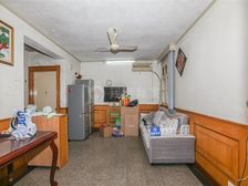 低楼层三房,一梯两户,全明户型,诚意出售,看房方便。