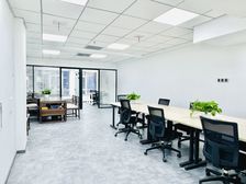 广渠门地铁口 冠城名墩道 户型方正带家具 精装修 随时看房