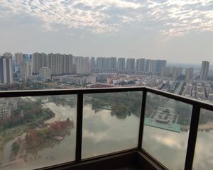 九龙湖西地铁旁滨水公园空中大别墅 复式楼 送大露台80万就卖