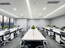 朝外SOHO正对电梯,价格低,年底免装修,免租到春节后