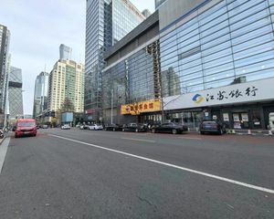 国贸江苏银行,茅台体育馆租户,年金188万,年底