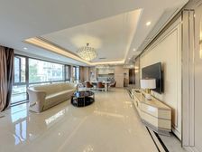 房屋全板式结构,全通透户型,房间全落地玻璃大采光面,