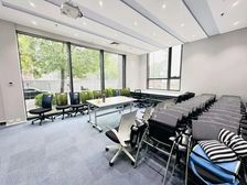 鲜有户型丨独立门头丨三面采光丨一价全含丨精装修带家具丨近地铁