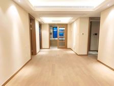 开发商一手装修 买进来从未住过 电梯花园洋房 可拎包入住