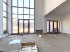 青岛小镇双拼别墅,千平大院,挑空客厅