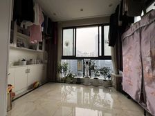 解放碑协信公馆精装三房 南向中层满二房源