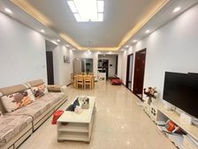 轻轨旁 稀有四房出售 看房方便