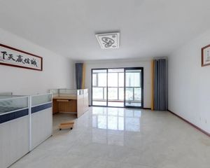 都铎城邦7号院 5室2厅 165平