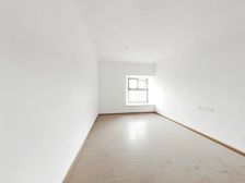 中创大平层,位置好,价格可以谈,有车位