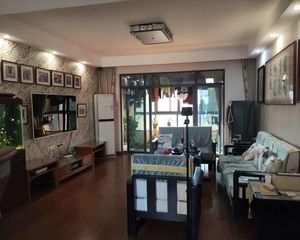 捡漏!艾湖家园140平米精装修带地下车位,低于市场价30万!