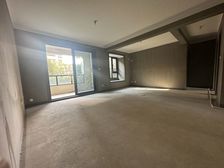 国宝花园洋房!急售满二!带大花园!品质小区环境优美!有车位!