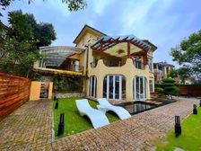 新上 很精致的一套独栋 一线高尔夫的 花园400多平保持很好