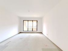 城北阅海三小旁,135三居户型