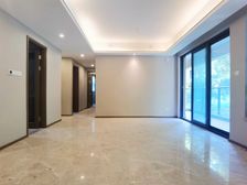 中央公园,吾悦广场,天街旁,绿城品质洋房,交通方便地铁站出口