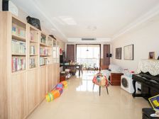 新上!小区C位,精致装修,业主诚意出售,看房随时有钥匙!