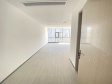 市中心 苏宁摩天东岭锡上75平通上下水 可做美甲美容美业等