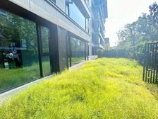 急售,价格可大谈!精装修一楼带院 送两个车位 两层地下室