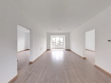 :出行方便,配套齐全,采光好