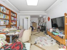保利品质小区 一楼带花园275W 业主重新装修过 拎包入住