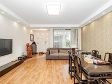 边套大花园,精装诚意卖,位置不靠路,小区必看房。