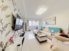 准电梯房,电梯费用已交,相当于洋房 装修好,户型方正,次顶楼