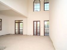 独栋大别墅,地下室全采光。单层面积200平,环境优美