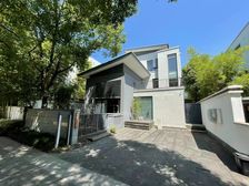 (地铁口临大河花园350平)南北通透,满五年税少。看房方便