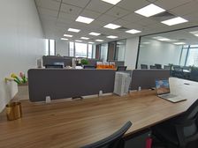 风加水好!南京东路纯办公楼地铁口!豪装加品牌家具正看黄浦江!