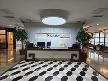 东站对面升龙广场电梯口南半层会所接待风格出租可定制装修