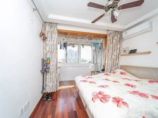 带阁楼,满五年,不靠马路视野好,全天采光