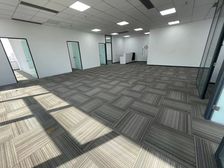 北站路北地铁口 甲级写字间 精装带隔断 南向 含票 正对电梯