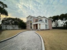 夏都小镇旁新出美式风格独栋大花园集中朝南700平,老客户委托