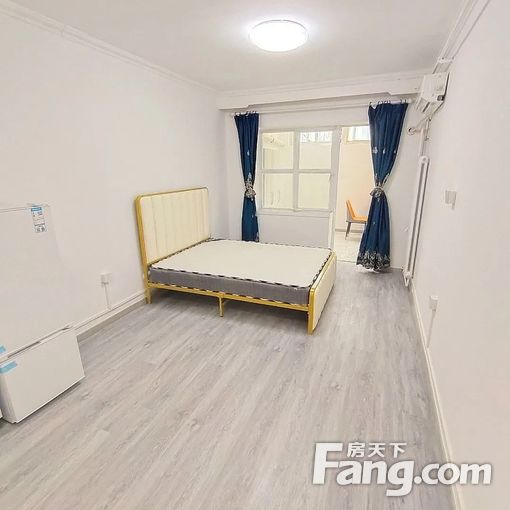 松榆西里 半地下 开间独卫 精装修 3600元/月