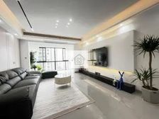 市中心 十中南湖小学 全新装修拎包入住中层四房 理想城带车位