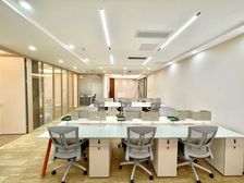 荣超经贸200平精装带家私单价80元,高层双面采光,随时可用