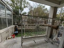 地铁口,南北通透2房,带花园,稀缺户型,客厅房间都超大