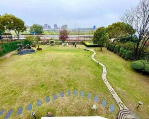笋盘(急售)(临河 千平大花园) 挑空12米客厅 送地下室