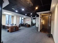 东部新城金融硅谷地铁口266平办公装修朝南,带办公家具