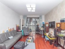 新上!小区花园位置,南北直通,正气全明三房,诚意出售。