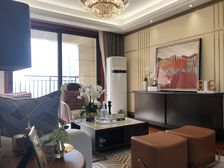 (婚房装修,两房两厅)高区,有钥匙,急售,带固定车位