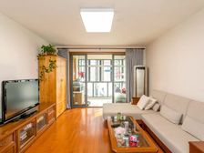 海上名门 小区里面位置不临路,比较安静,自带人工湖,环境美丽