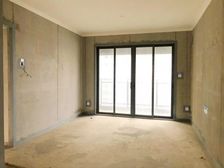 中楼层,房间方正,近小区出入口,近地铁口,出行方便